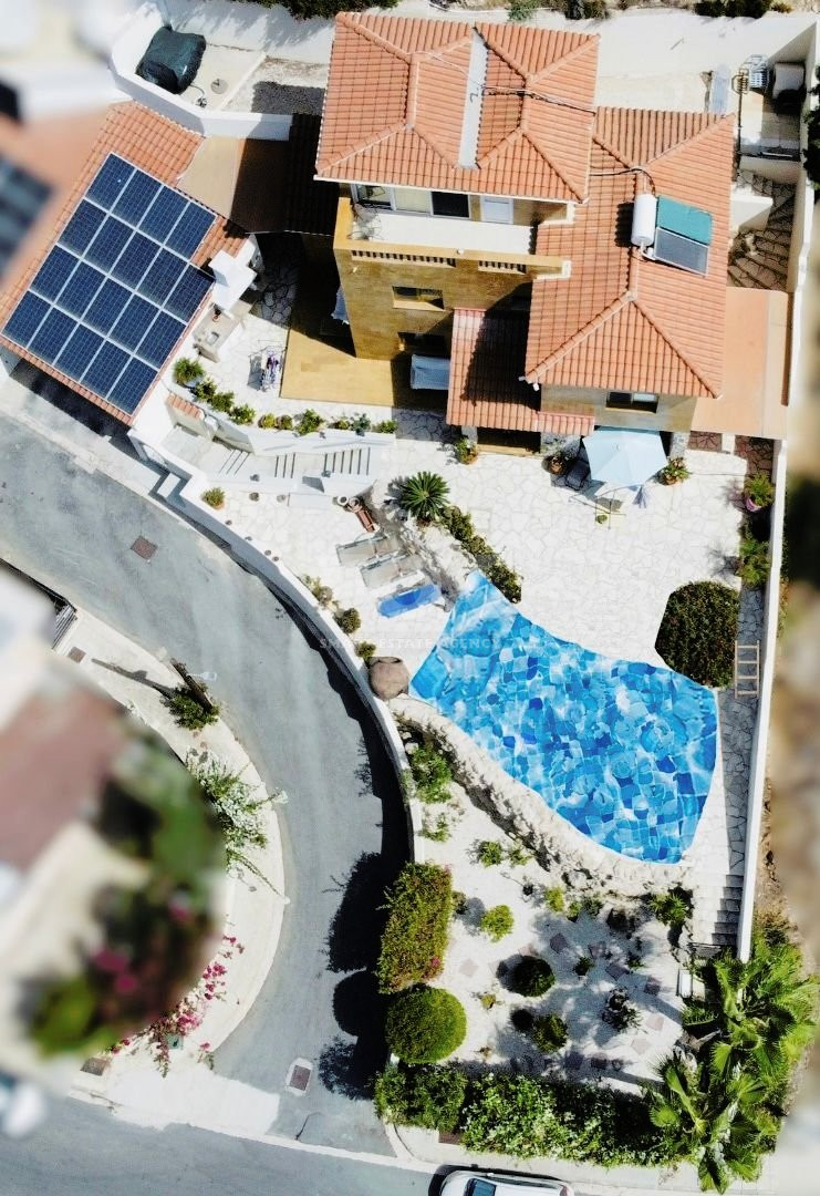 Four bedroom detached villa in Chloraka