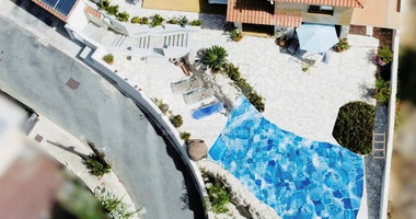 Four bedroom detached villa in Chloraka