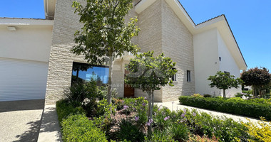 DETACHED FOUR BEDROOM VILLA WITH OFFICE/FIFTH BEDROOM, SEPARATE GUEST HOUSE, SEPARATE MAIDS QUARTER, CHILDRENS PLAYGROUND.