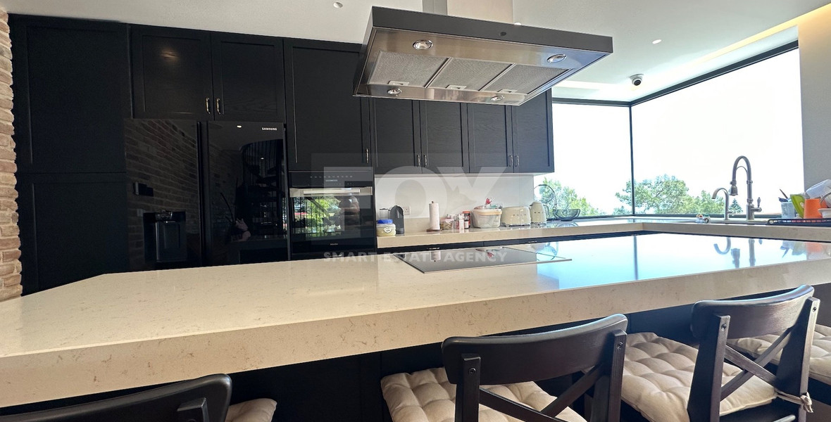 DETACHED FOUR BEDROOM VILLA WITH OFFICE/FIFTH BEDROOM, SEPARATE GUEST HOUSE, SEPARATE MAIDS QUARTER, CHILDRENS PLAYGROUND.