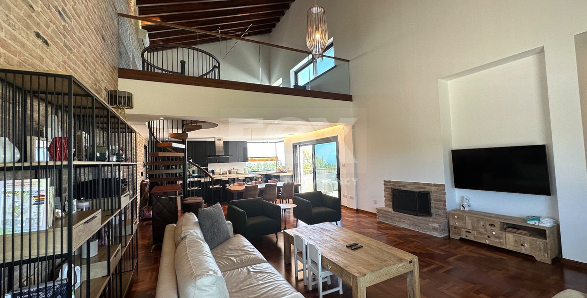 DETACHED FOUR BEDROOM VILLA WITH OFFICE/FIFTH BEDROOM, SEPARATE GUEST HOUSE, SEPARATE MAIDS QUARTER, CHILDRENS PLAYGROUND.