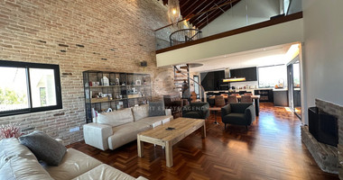 DETACHED FOUR BEDROOM VILLA WITH OFFICE/FIFTH BEDROOM, SEPARATE GUEST HOUSE, SEPARATE MAIDS QUARTER, CHILDRENS PLAYGROUND.