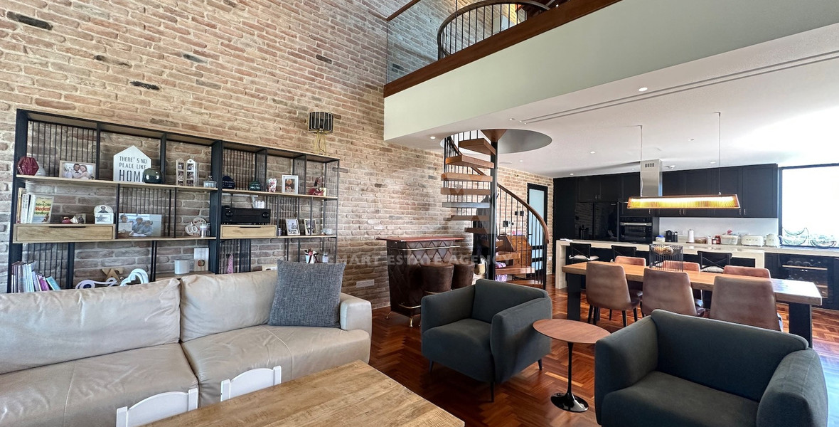 DETACHED FOUR BEDROOM VILLA WITH OFFICE/FIFTH BEDROOM, SEPARATE GUEST HOUSE, SEPARATE MAIDS QUARTER, CHILDRENS PLAYGROUND.