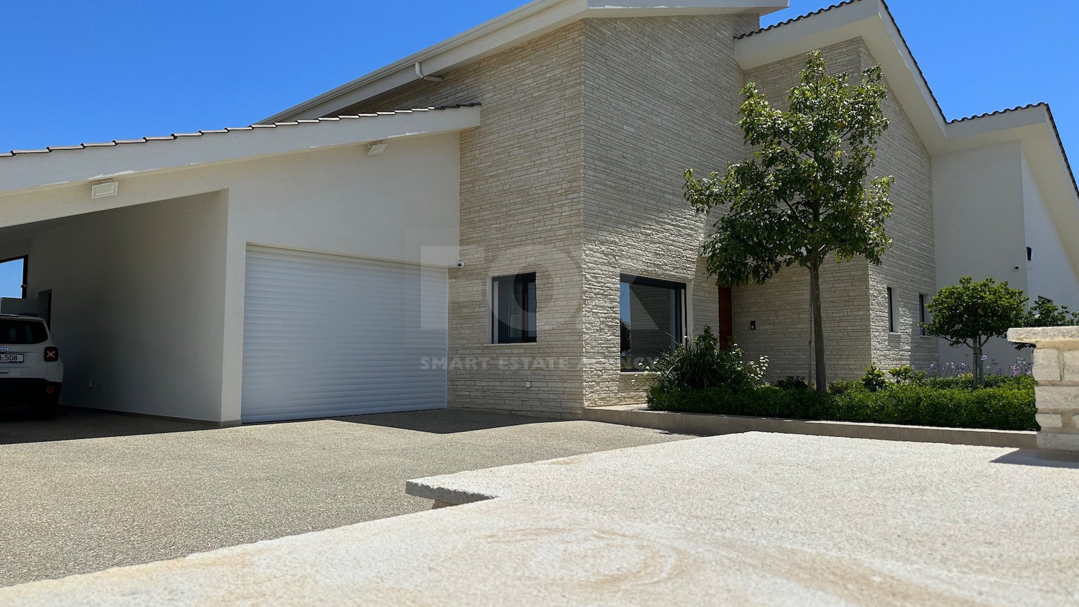 DETACHED FOUR BEDROOM VILLA WITH OFFICE/FIFTH BEDROOM, SEPARATE GUEST HOUSE, SEPARATE MAIDS QUARTER, CHILDRENS PLAYGROUND.