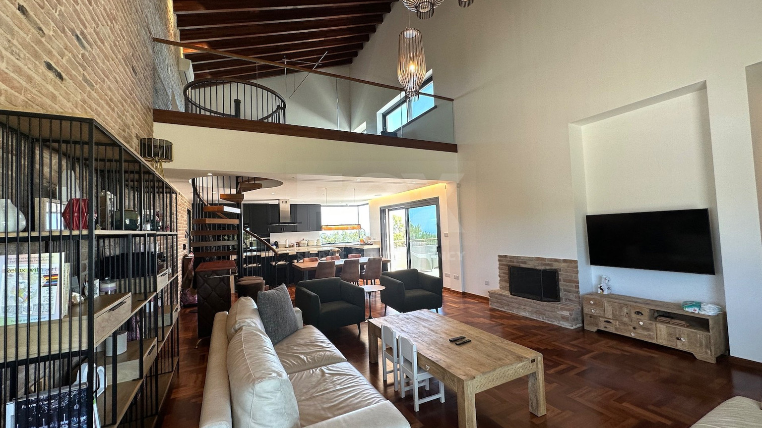 DETACHED FOUR BEDROOM VILLA WITH OFFICE/FIFTH BEDROOM, SEPARATE GUEST HOUSE, SEPARATE MAIDS QUARTER, CHILDRENS PLAYGROUND.