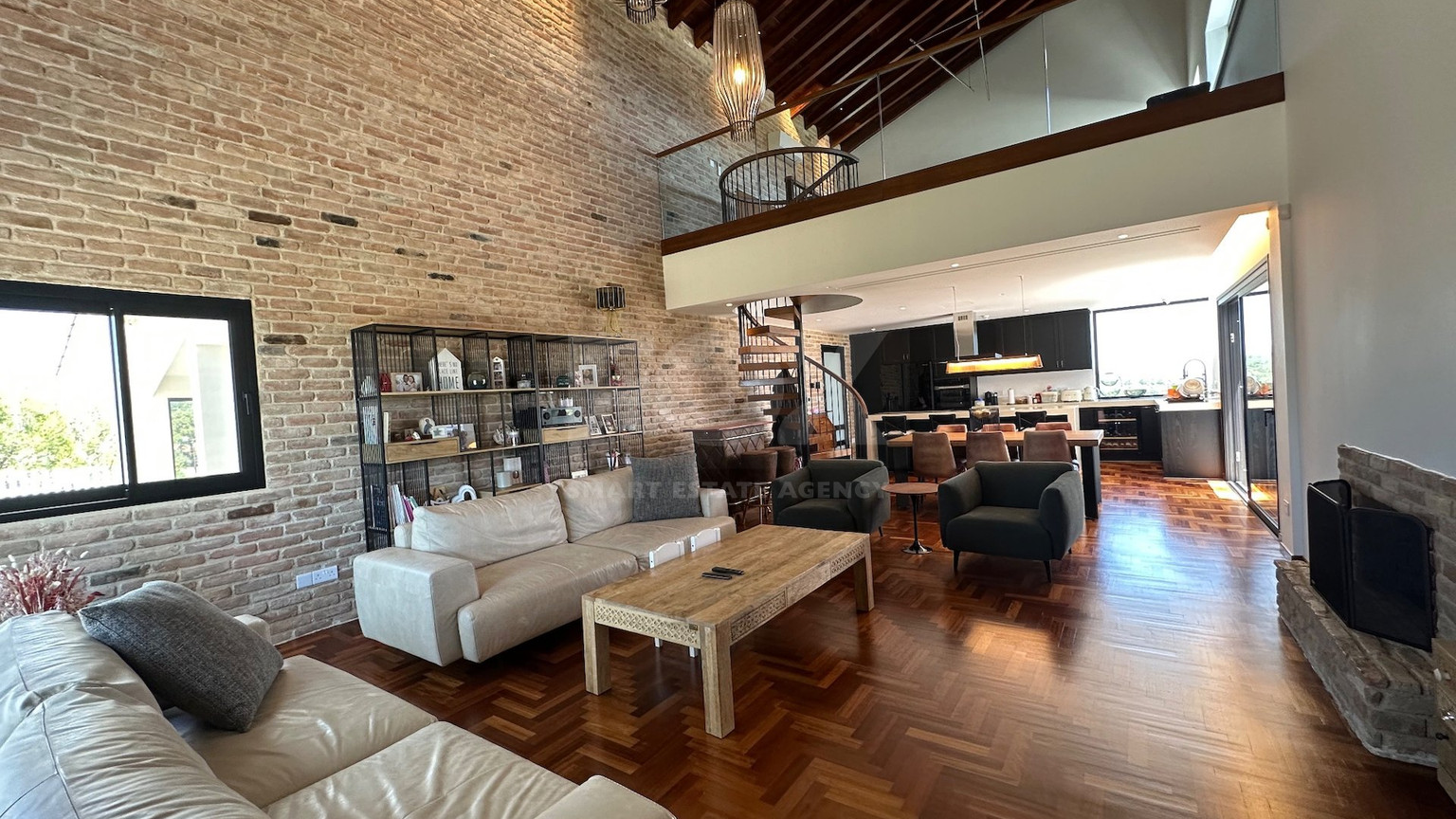 DETACHED FOUR BEDROOM VILLA WITH OFFICE/FIFTH BEDROOM, SEPARATE GUEST HOUSE, SEPARATE MAIDS QUARTER, CHILDRENS PLAYGROUND.