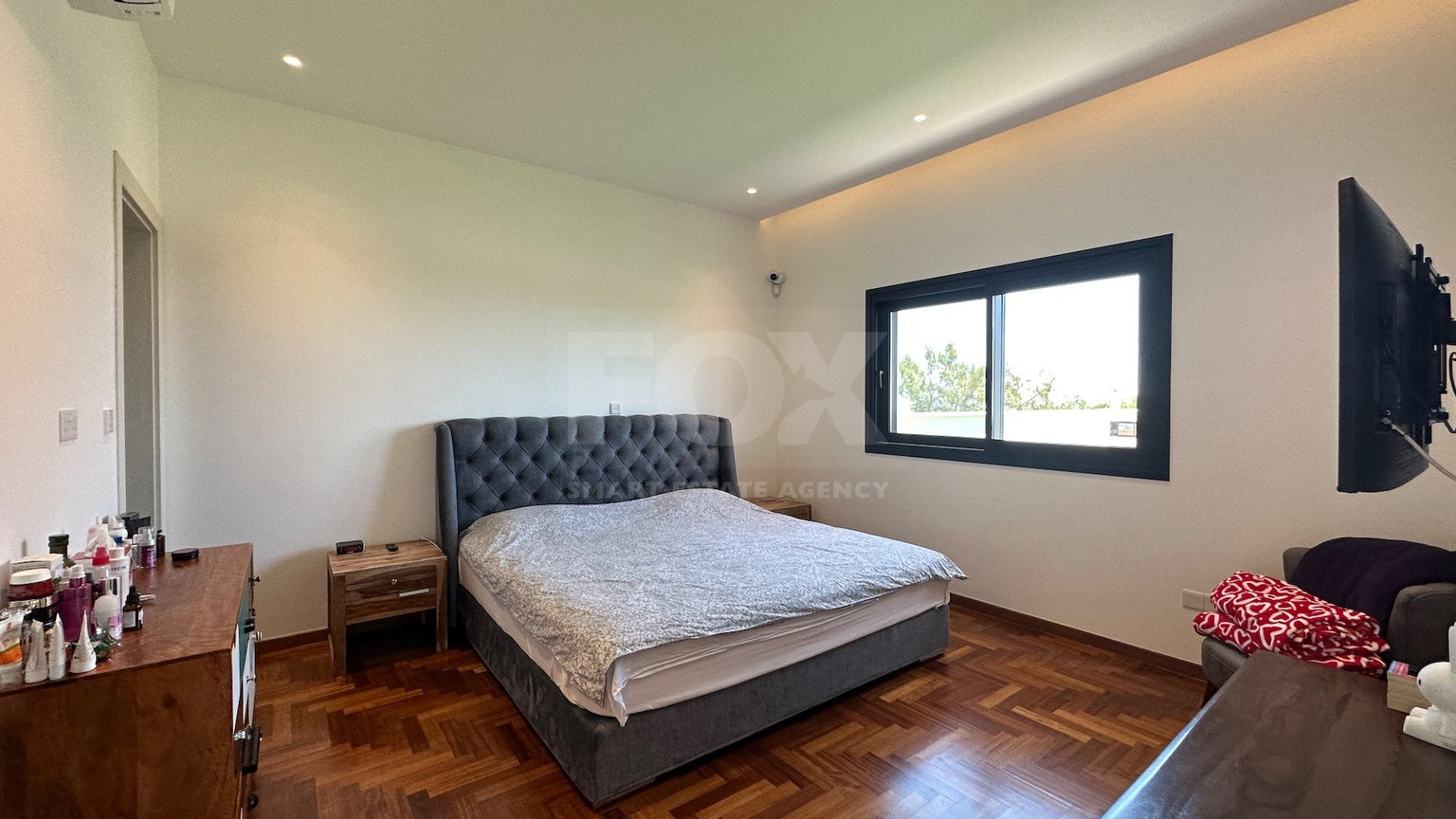 DETACHED FOUR BEDROOM VILLA WITH OFFICE/FIFTH BEDROOM, SEPARATE GUEST HOUSE, SEPARATE MAIDS QUARTER, CHILDRENS PLAYGROUND.