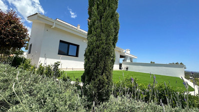DETACHED FOUR BEDROOM VILLA WITH OFFICE/FIFTH BEDROOM, SEPARATE GUEST HOUSE, SEPARATE MAIDS QUARTER, CHILDRENS PLAYGROUND.