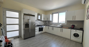 Detached 6 bedroom, 4 bathroom house in Panthea area close to schools and all amenities