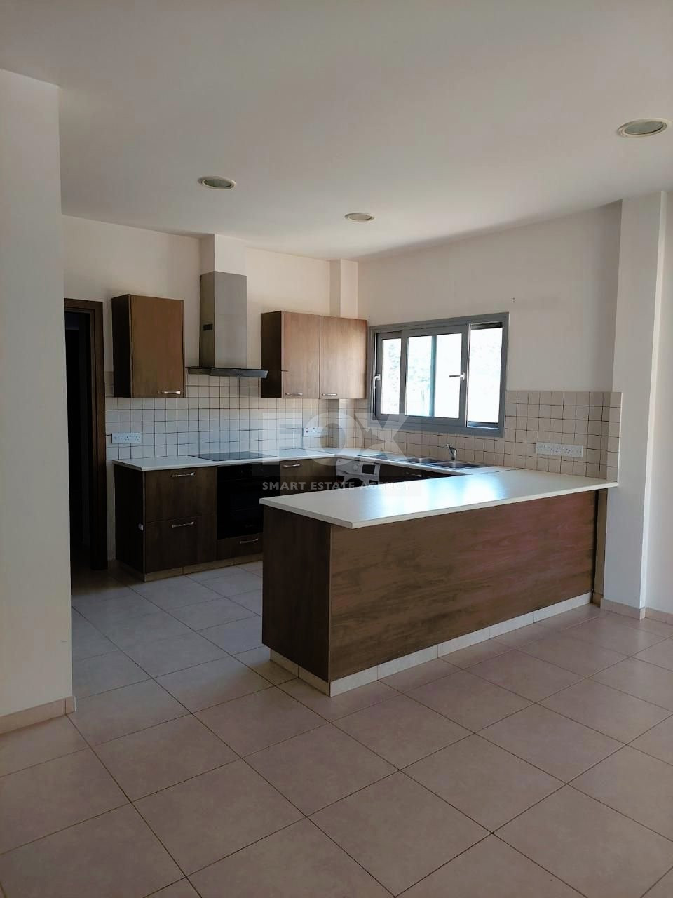 Nice two bedroom unfurnished apartment to rent in Germasogeia village