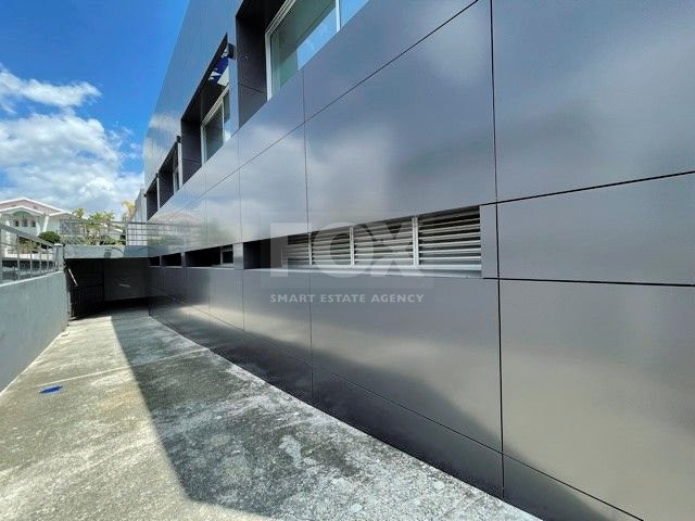 FOR RENT COMMERCIAL BUILDING ONE LEVEL OFFERING 1,800 SQM COVERED AREA AND OVER 100 DESIGNATED PARKING SPACES IN GREAT LOCATION