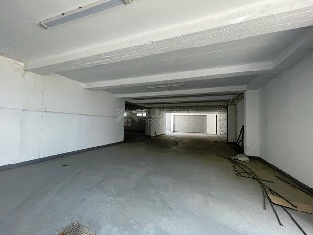 FOR RENT COMMERCIAL BUILDING ONE LEVEL OFFERING 1,800 SQM COVERED AREA AND OVER 100 DESIGNATED PARKING SPACES IN GREAT LOCATION
