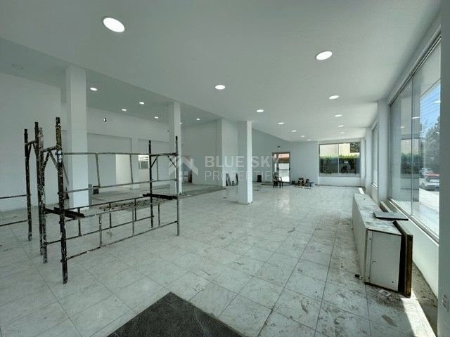 FOR RENT COMMERCIAL BUILDING ONE LEVEL OFFERING 1,800 SQM COVERED AREA AND OVER 100 DESIGNATED PARKING SPACES IN GREAT LOCATION