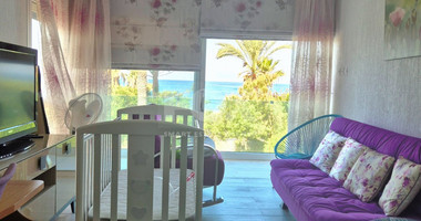 Three bedroom beachfront villa in Chloraka