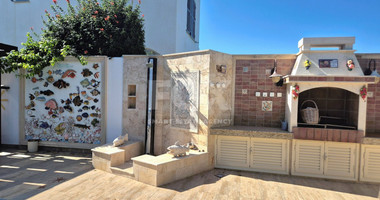 Three bedroom beachfront villa in Chloraka