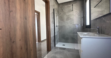 Beautiful 6 bedroom villa for rent in Parekklisia