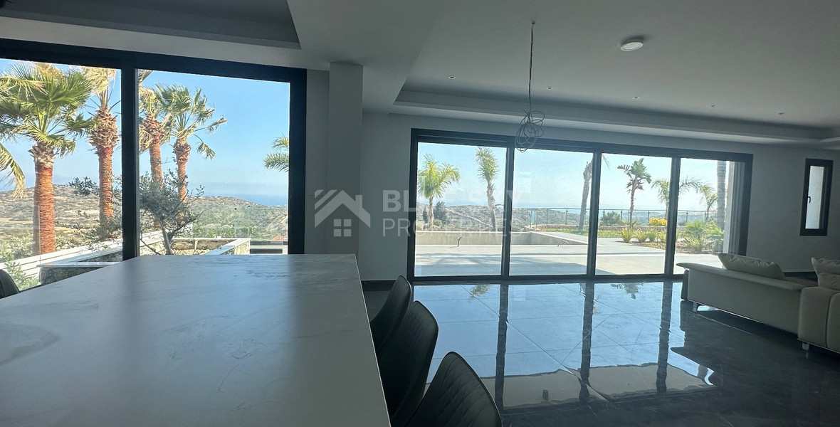Beautiful 6 bedroom villa for rent in Parekklisia