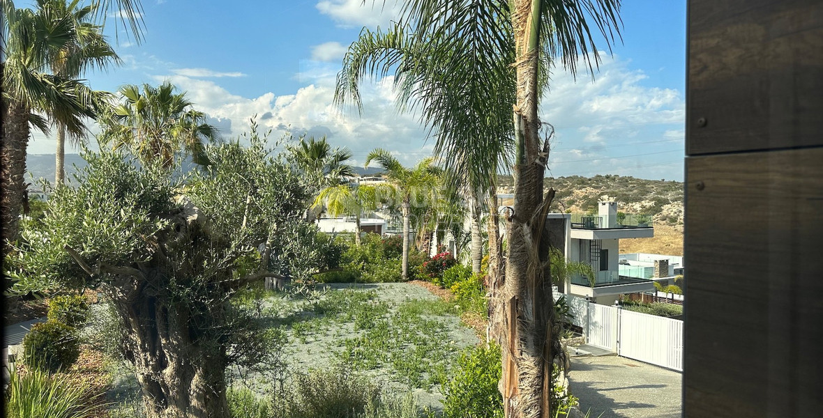 Beautiful 6 bedroom villa for rent in Parekklisia