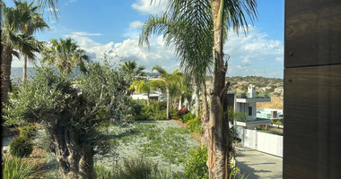 Beautiful 6 bedroom villa for rent in Parekklisia