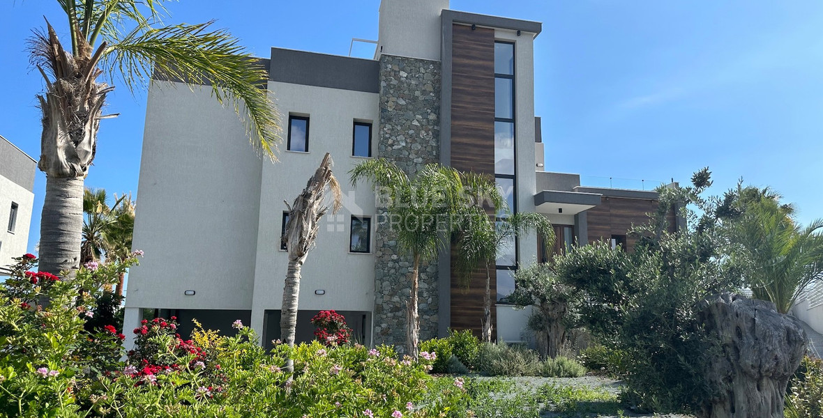 Beautiful 6 bedroom villa for rent in Parekklisia