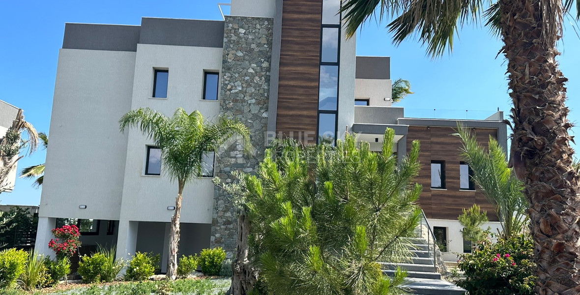 Beautiful 6 bedroom villa for rent in Parekklisia