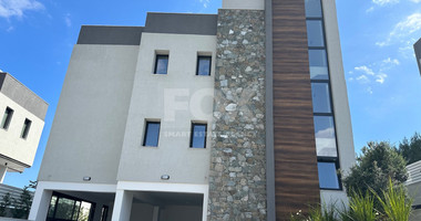 New Furnished Luxury Villa 4 bedrooms, 5 bathrooms , Elevator to all floors, overflow swimming pool with panoramic views