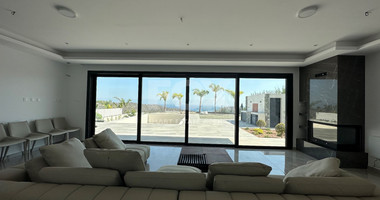 New Furnished Luxury Villa 4 bedrooms, 5 bathrooms , Elevator to all floors, overflow swimming pool with panoramic views