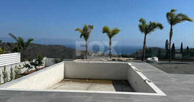 New Furnished Luxury Villa 4 bedrooms, 5 bathrooms , Elevator to all floors, overflow swimming pool with panoramic views