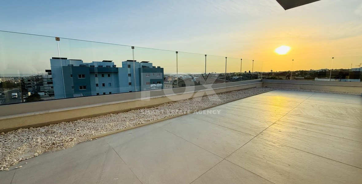 Brand new-Modern Design Top Floor Two Bedroom Apartment With Roof Garden