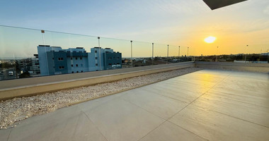 Brand new-Modern Design Top Floor Two Bedroom Apartment With Roof Garden