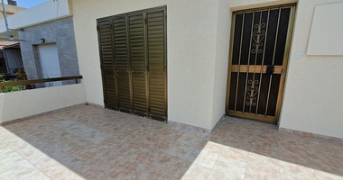 Three plus one bedroom semi-detached house for Rent in Kato Polemidia, Limassol