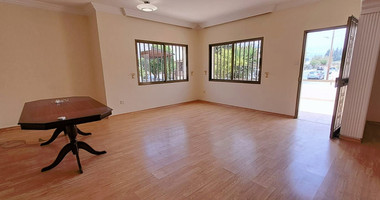 Three plus one bedroom semi-detached house for Rent in Kato Polemidia, Limassol