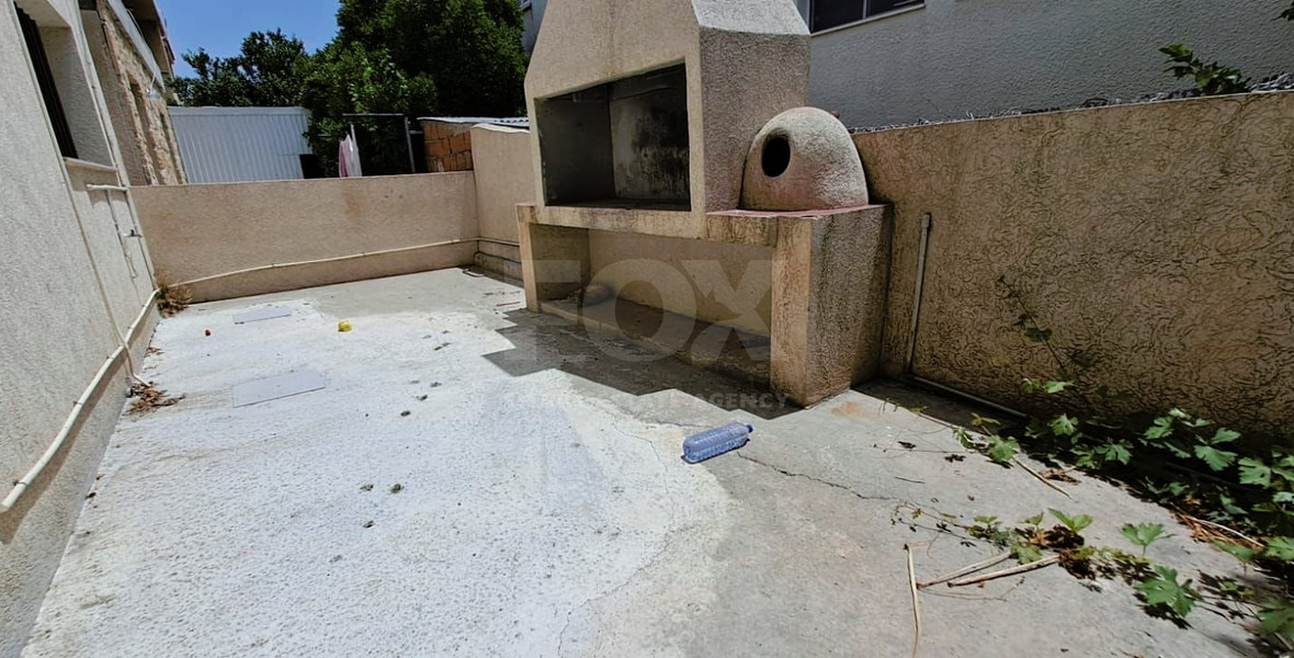 Three plus one bedroom semi-detached house for Rent in Kato Polemidia, Limassol
