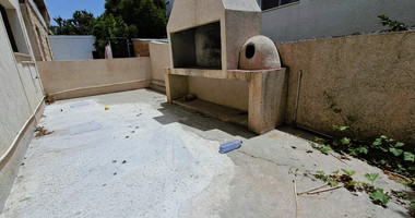 Three plus one bedroom semi-detached house for Rent in Kato Polemidia, Limassol