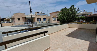 Three plus one bedroom semi-detached house for Rent in Kato Polemidia, Limassol