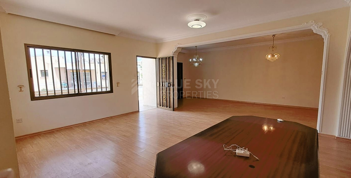 Three plus one bedroom semi-detached house for Rent in Kato Polemidia, Limassol
