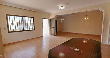 Three plus one bedroom semi-detached house for Rent in Kato Polemidia, Limassol