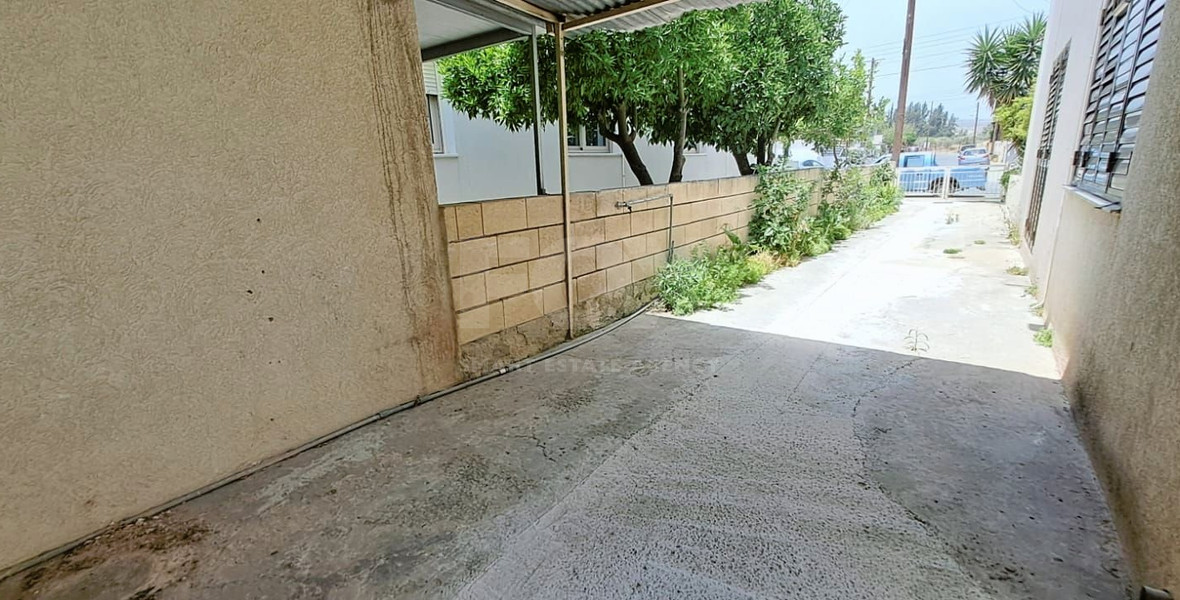Three plus one bedroom semi-detached house for Rent in Kato Polemidia, Limassol