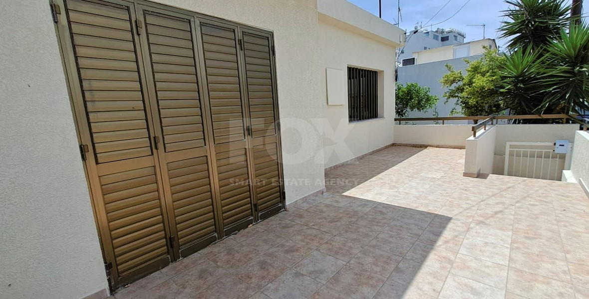 Three plus one bedroom semi-detached house for Rent in Kato Polemidia, Limassol