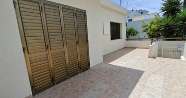 Three plus one bedroom semi-detached house for Rent in Kato Polemidia, Limassol