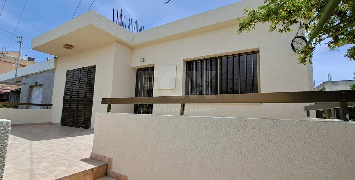 Three plus one bedroom semi-detached house for Rent in Kato Polemidia, Limassol