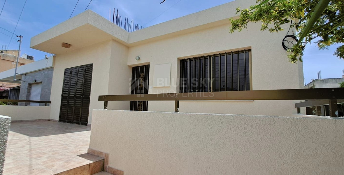 Three plus one bedroom semi-detached house for Rent in Kato Polemidia, Limassol