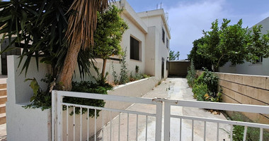 Three plus one bedroom semi-detached house for Rent in Kato Polemidia, Limassol