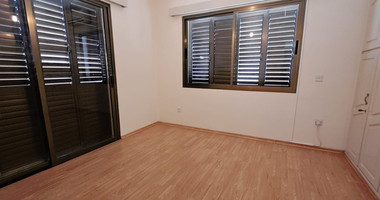 Three plus one bedroom semi-detached house for Rent in Kato Polemidia, Limassol