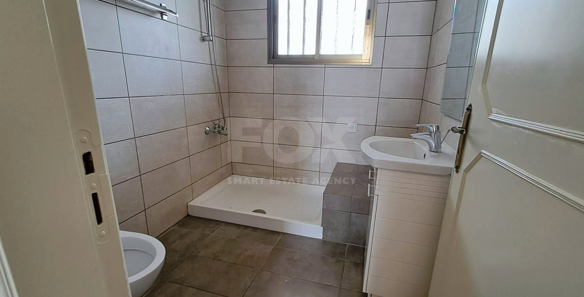 Three plus one bedroom semi-detached house for Rent in Kato Polemidia, Limassol
