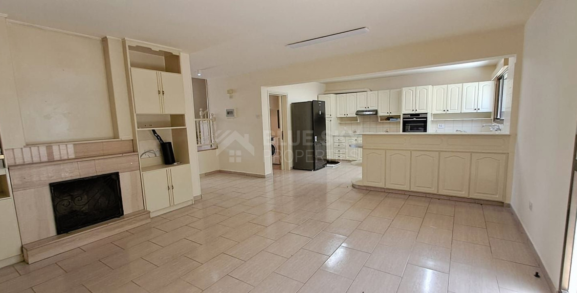 Three plus one bedroom semi-detached house for Rent in Kato Polemidia, Limassol
