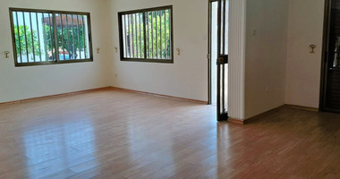 Three plus one bedroom semi-detached house for Rent in Kato Polemidia, Limassol