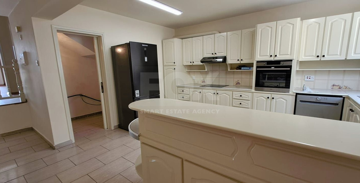 Three plus one bedroom semi-detached house for Rent in Kato Polemidia, Limassol