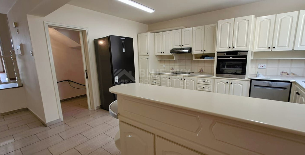 Three plus one bedroom semi-detached house for Rent in Kato Polemidia, Limassol
