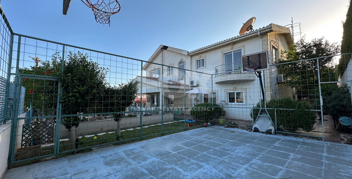 GRAB A BARGAIN - Six bedroom detached house for sale in Panthea-Mesa geitonia